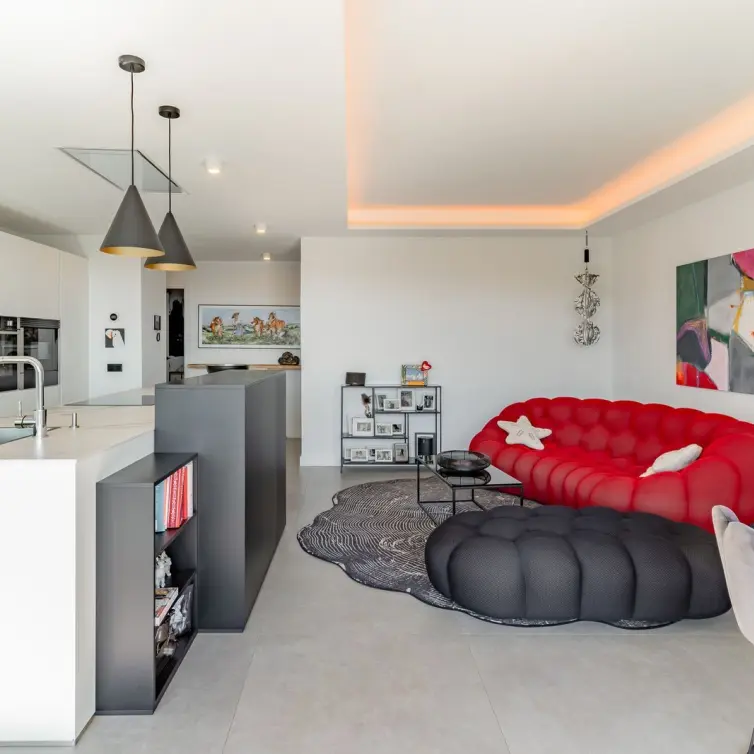 Sale of penthouse in Estepona