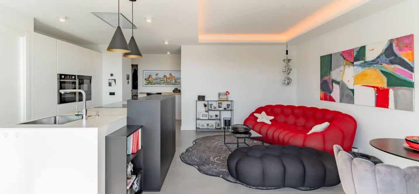Sale of penthouse in Estepona 2