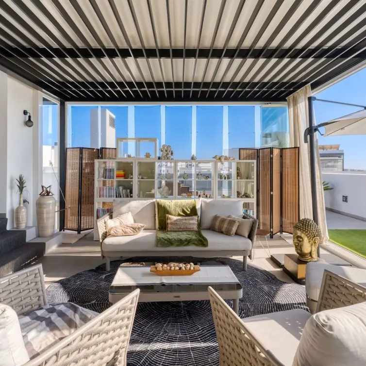 Sale of penthouse in Estepona