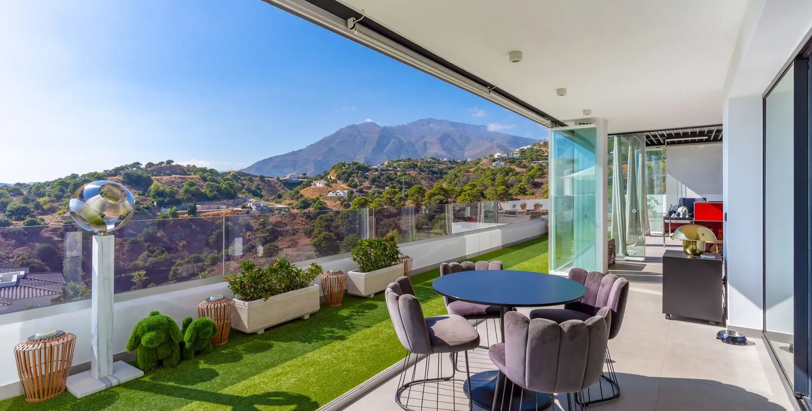 Sale of penthouse in Estepona 10