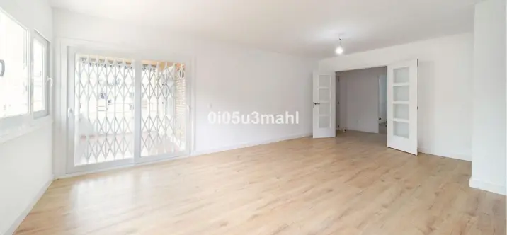 Venta de apartamento en planta media en El Palo 1