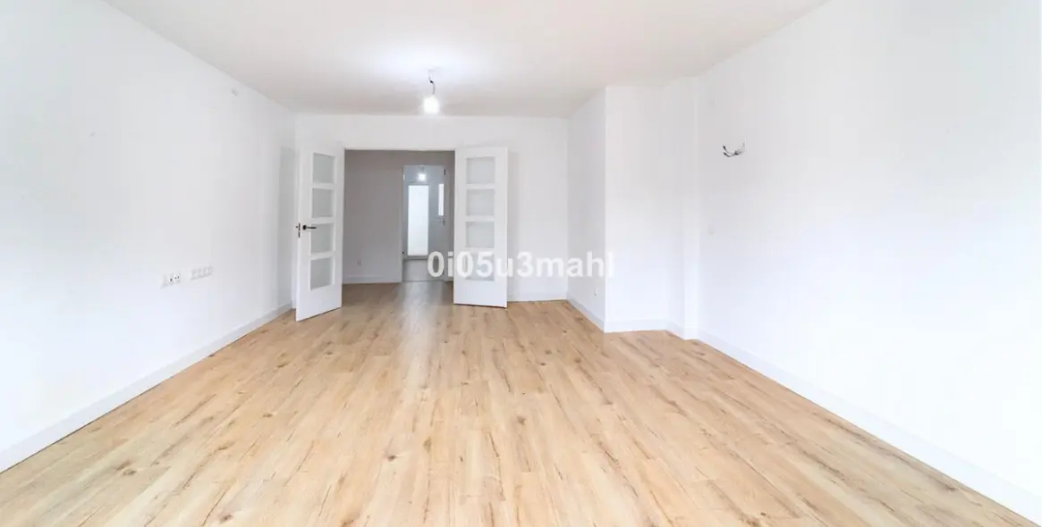 Venta de apartamento en planta media en El Palo 4