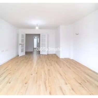 Venta de apartamento en planta media en El Palo