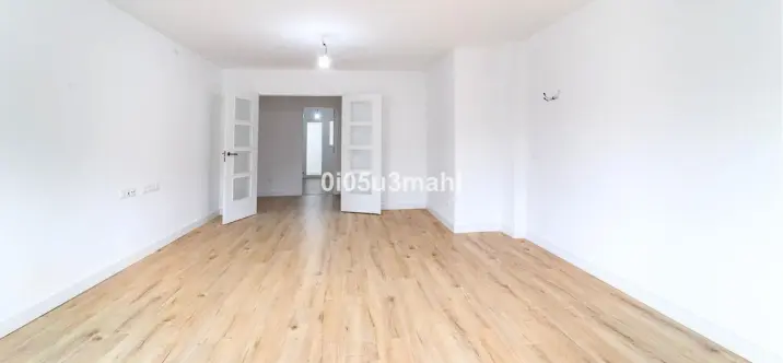 Venta de apartamento en planta media en El Palo 3