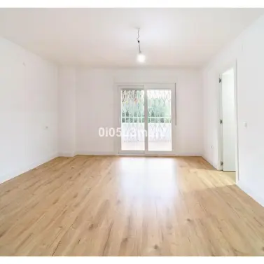 Venta de apartamento en planta media en El Palo