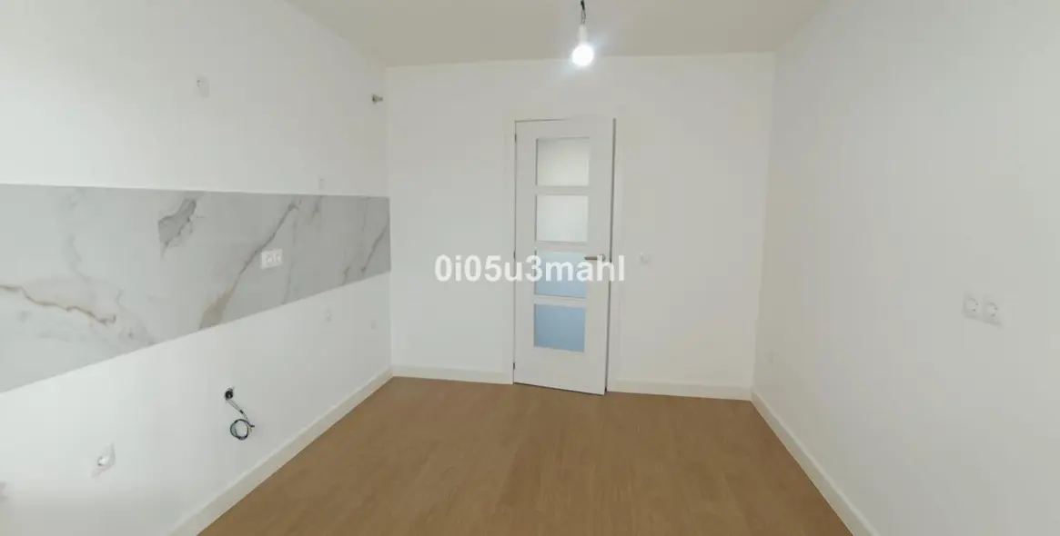 Venta de apartamento en planta media en El Palo 8