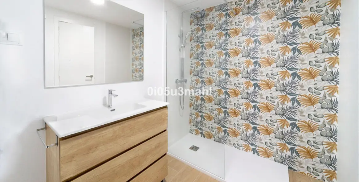 Venta de apartamento en planta media en El Palo 10