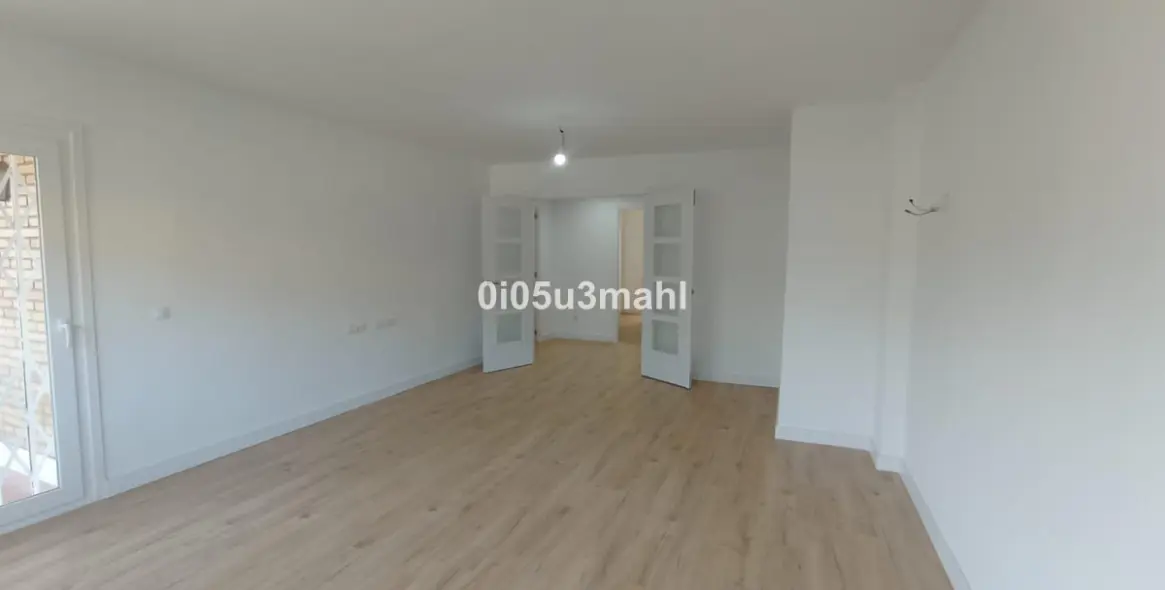 Venta de apartamento en planta media en El Palo 13