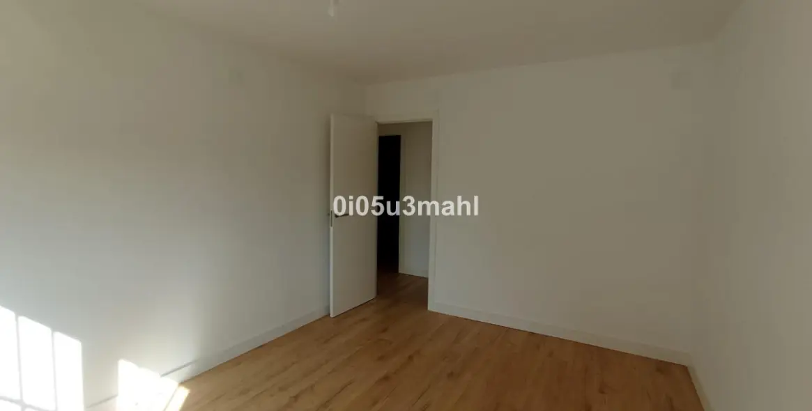 Venta de apartamento en planta media en El Palo 16