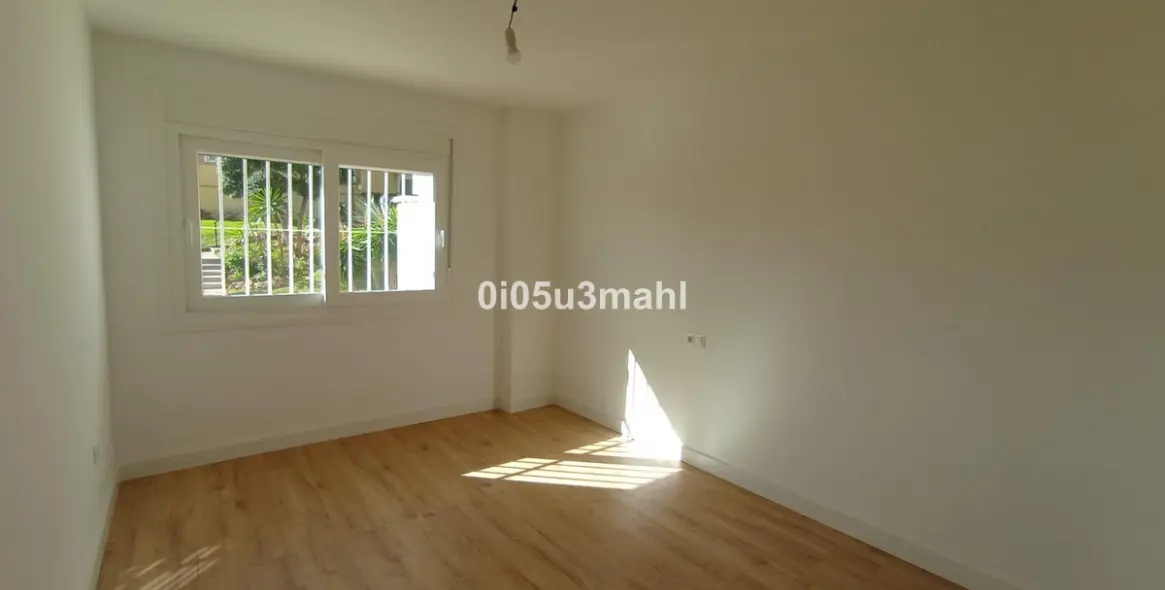 Venta de apartamento en planta media en El Palo 19