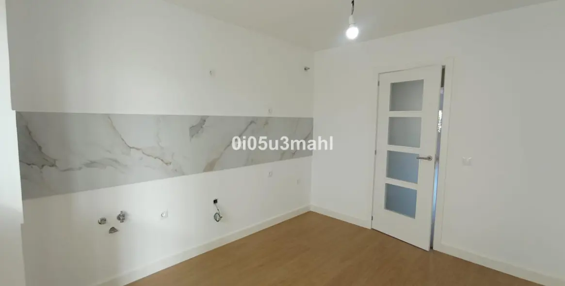 Sale of middle floor apartment in El Palo 22