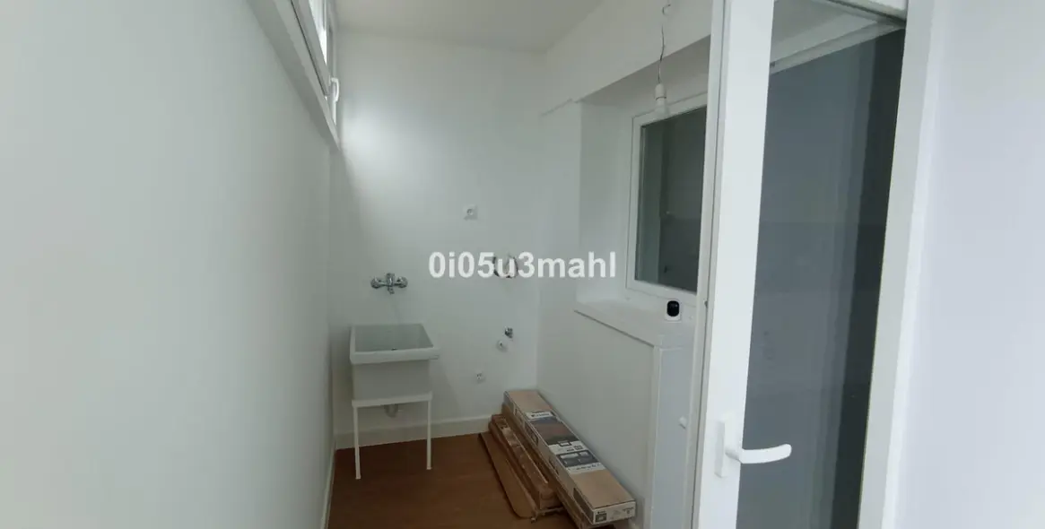 Sale of middle floor apartment in El Palo 25