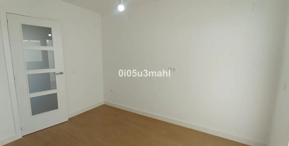 Sale of middle floor apartment in El Palo 28