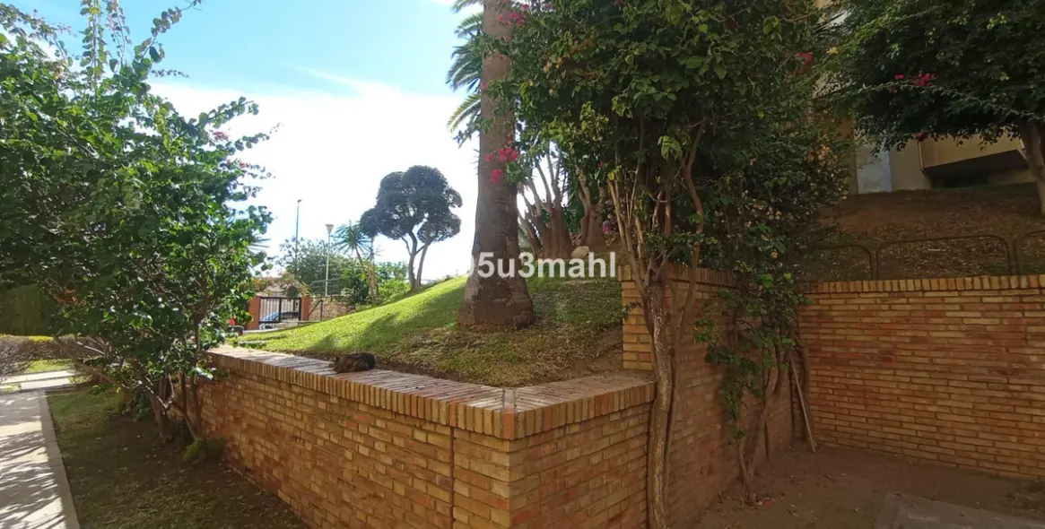 Sale of middle floor apartment in El Palo 38