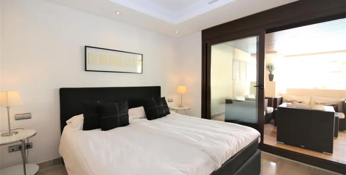 Alquiler a corto plazo de apartamento en planta media en Estepona 4