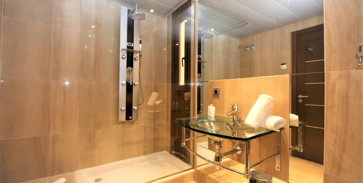 Alquiler a corto plazo de apartamento en planta media en Estepona 8