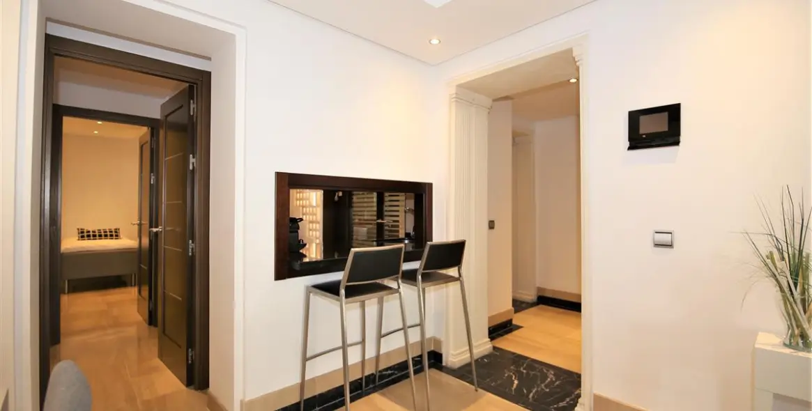 Alquiler a corto plazo de apartamento en planta media en Estepona 13