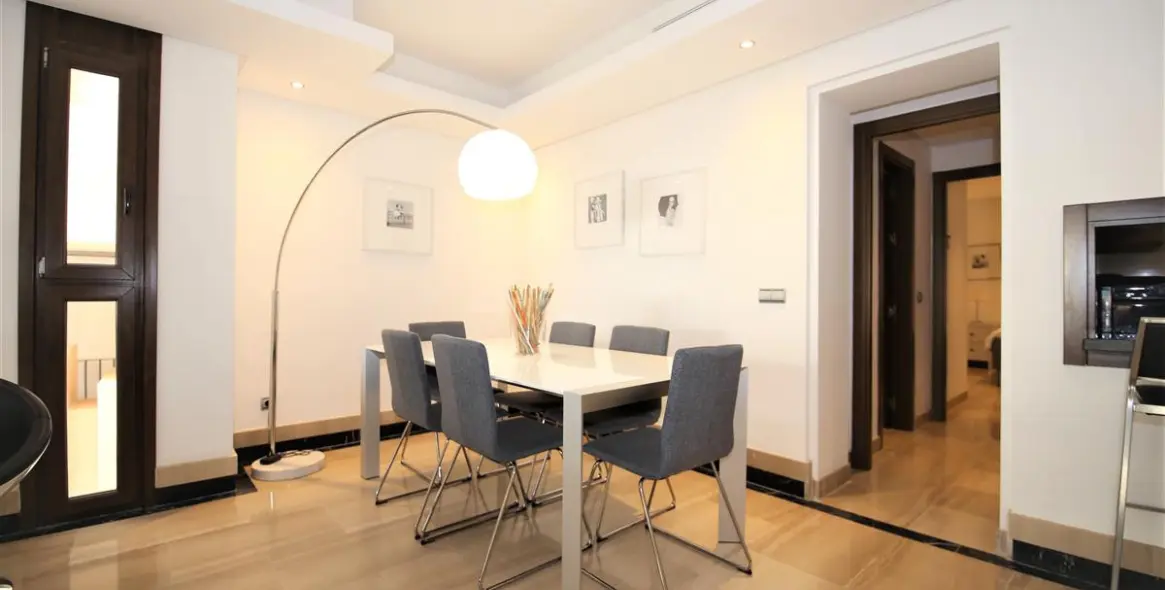 Alquiler a corto plazo de apartamento en planta media en Estepona 14