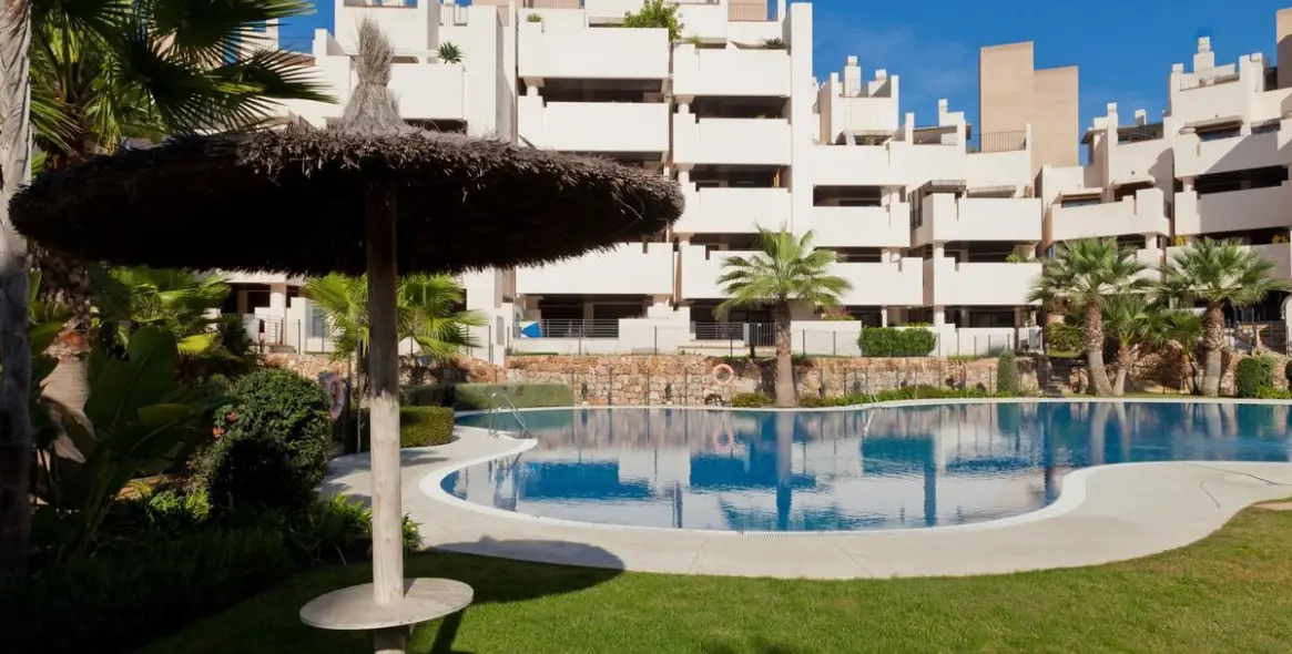 Alquiler a corto plazo de apartamento en planta media en Estepona 15