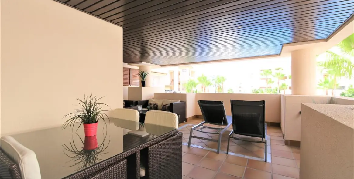 Alquiler a corto plazo de apartamento en planta media en Estepona 17