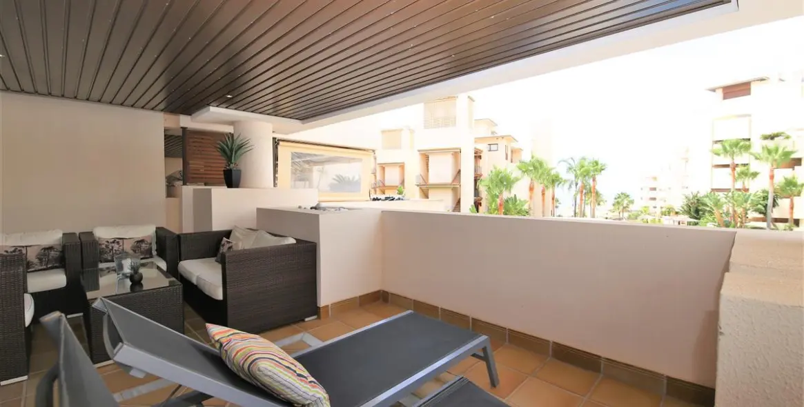 Alquiler a corto plazo de apartamento en planta media en Estepona 18