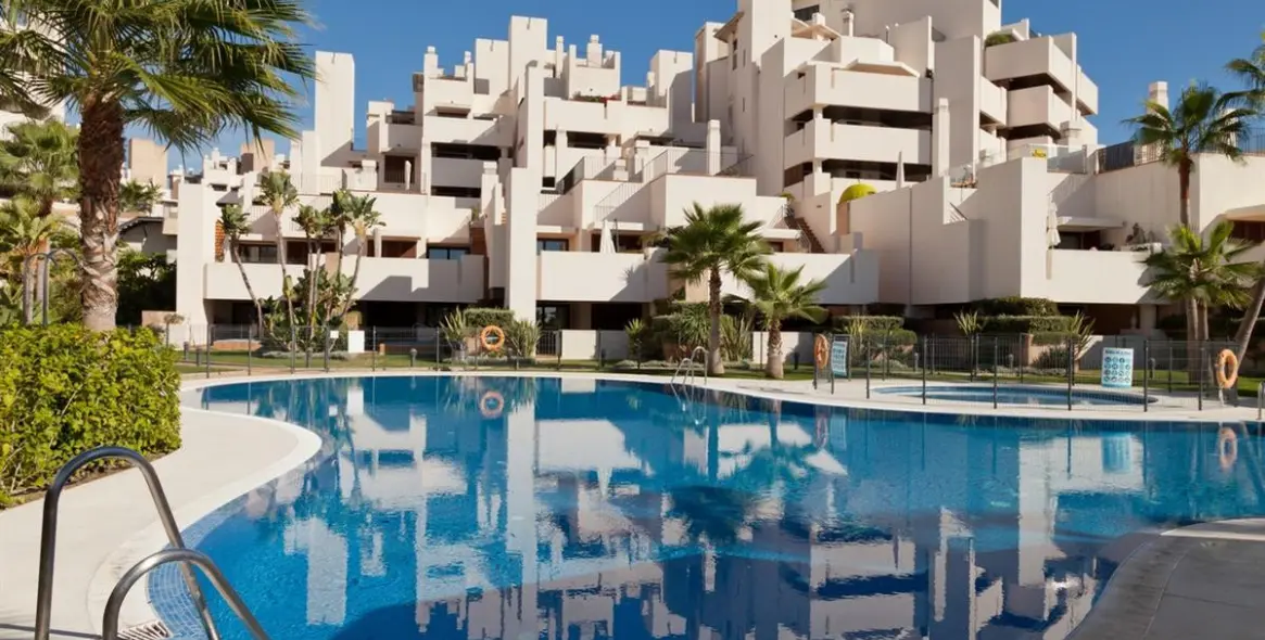 Alquiler a corto plazo de apartamento en planta media en Estepona 20