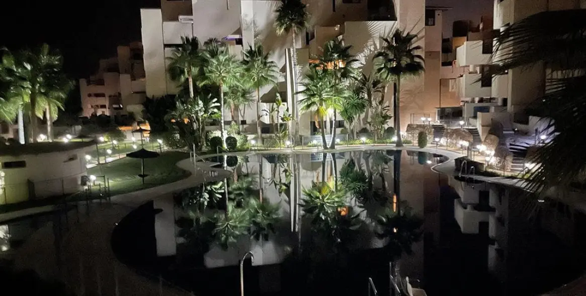 Alquiler a corto plazo de apartamento en planta media en Estepona 22