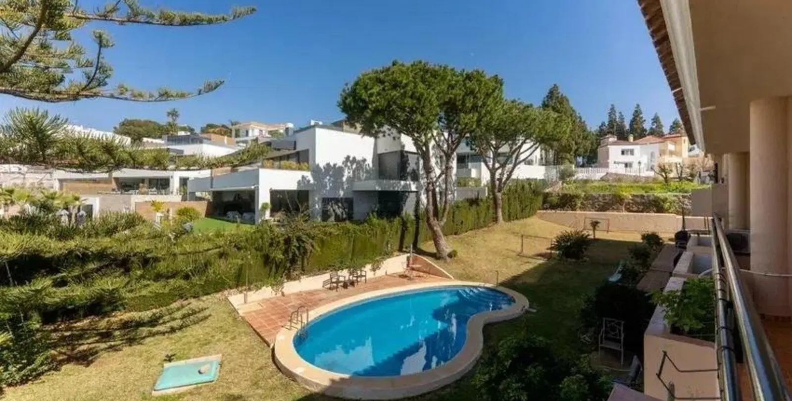Sale of semi-detached house in Cabopino 11
