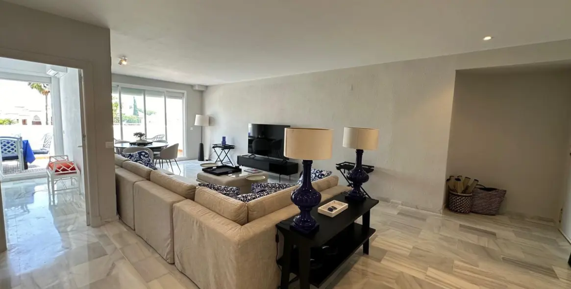 Краткосрочная аренда двухуровневого пентхауса в Estepona 14