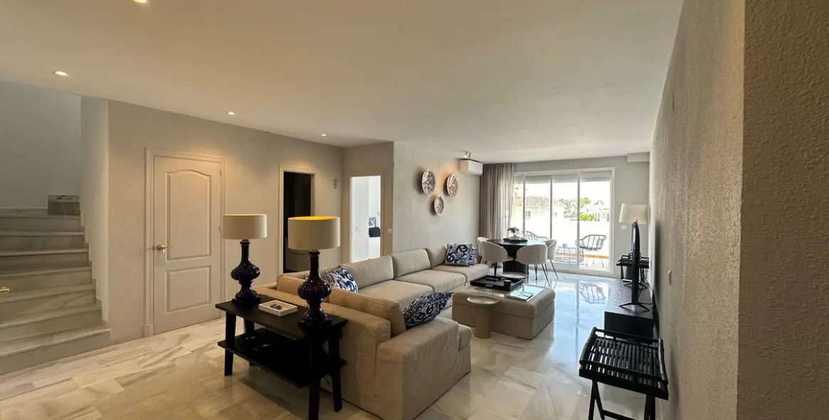 Краткосрочная аренда двухуровневого пентхауса в Estepona 15