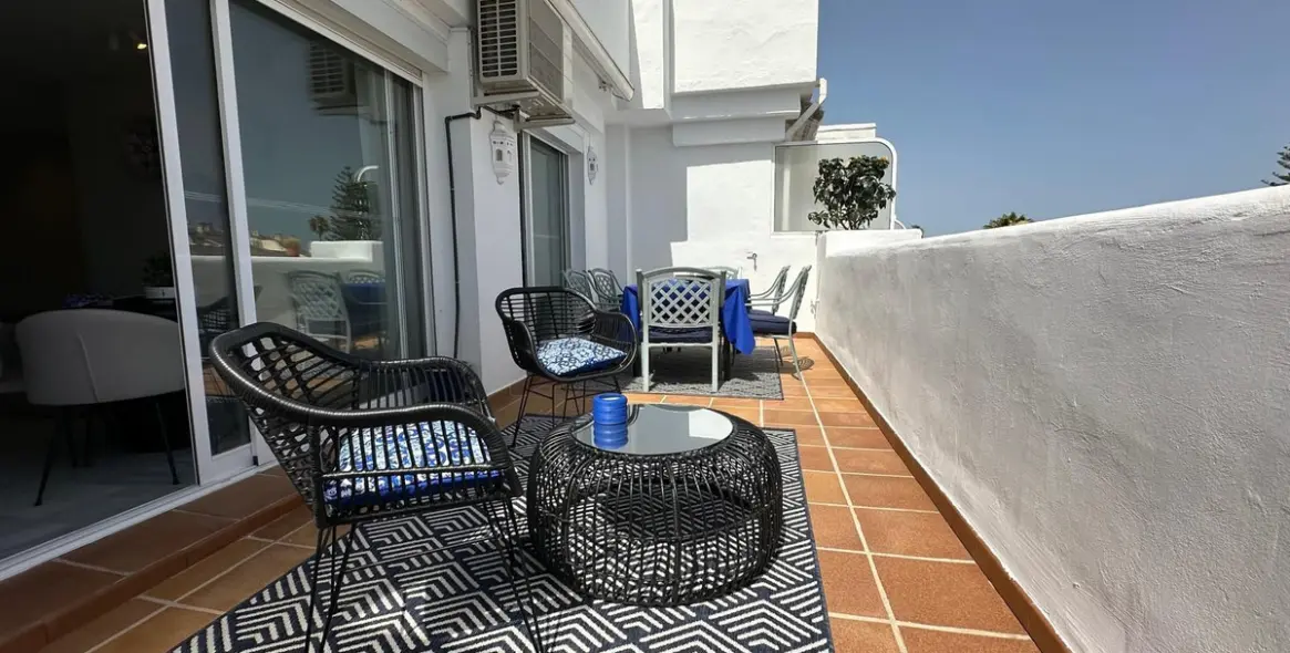 Краткосрочная аренда двухуровневого пентхауса в Estepona 17