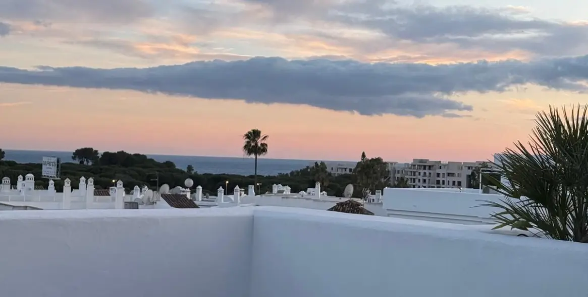 Краткосрочная аренда двухуровневого пентхауса в Estepona 19