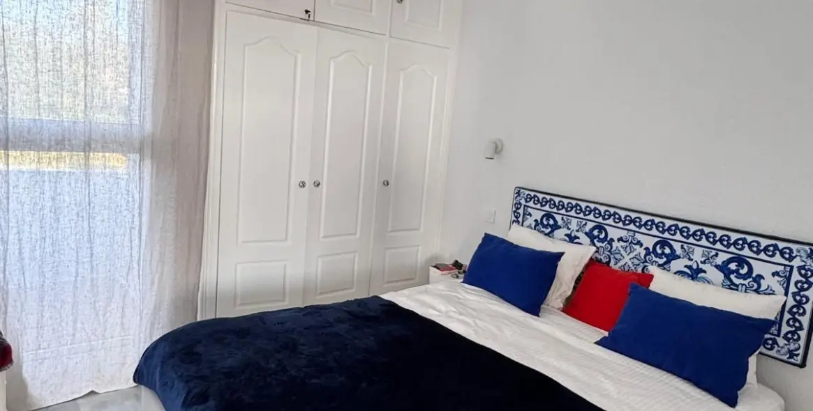 Краткосрочная аренда двухуровневого пентхауса в Estepona 23