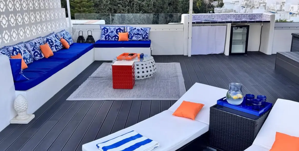 Краткосрочная аренда двухуровневого пентхауса в Estepona 25