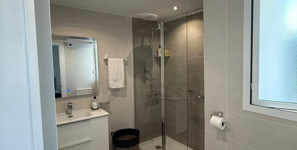 Краткосрочная аренда двухуровневого пентхауса в Estepona 32