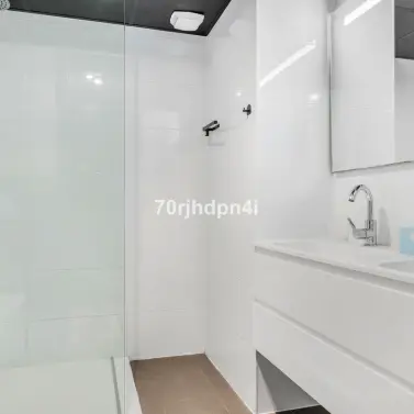 Sale of middle floor apartment in Mijas