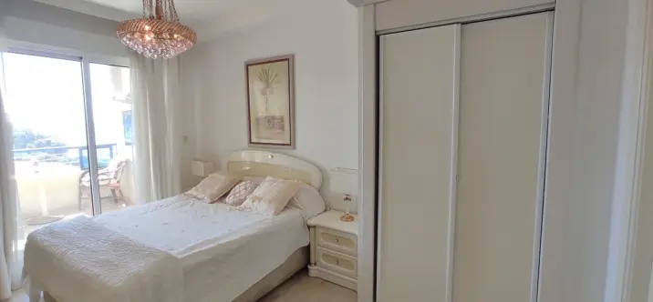 Sale of middle floor apartment in Marbella 1