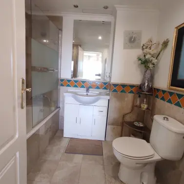 Sale of middle floor apartment in Marbella