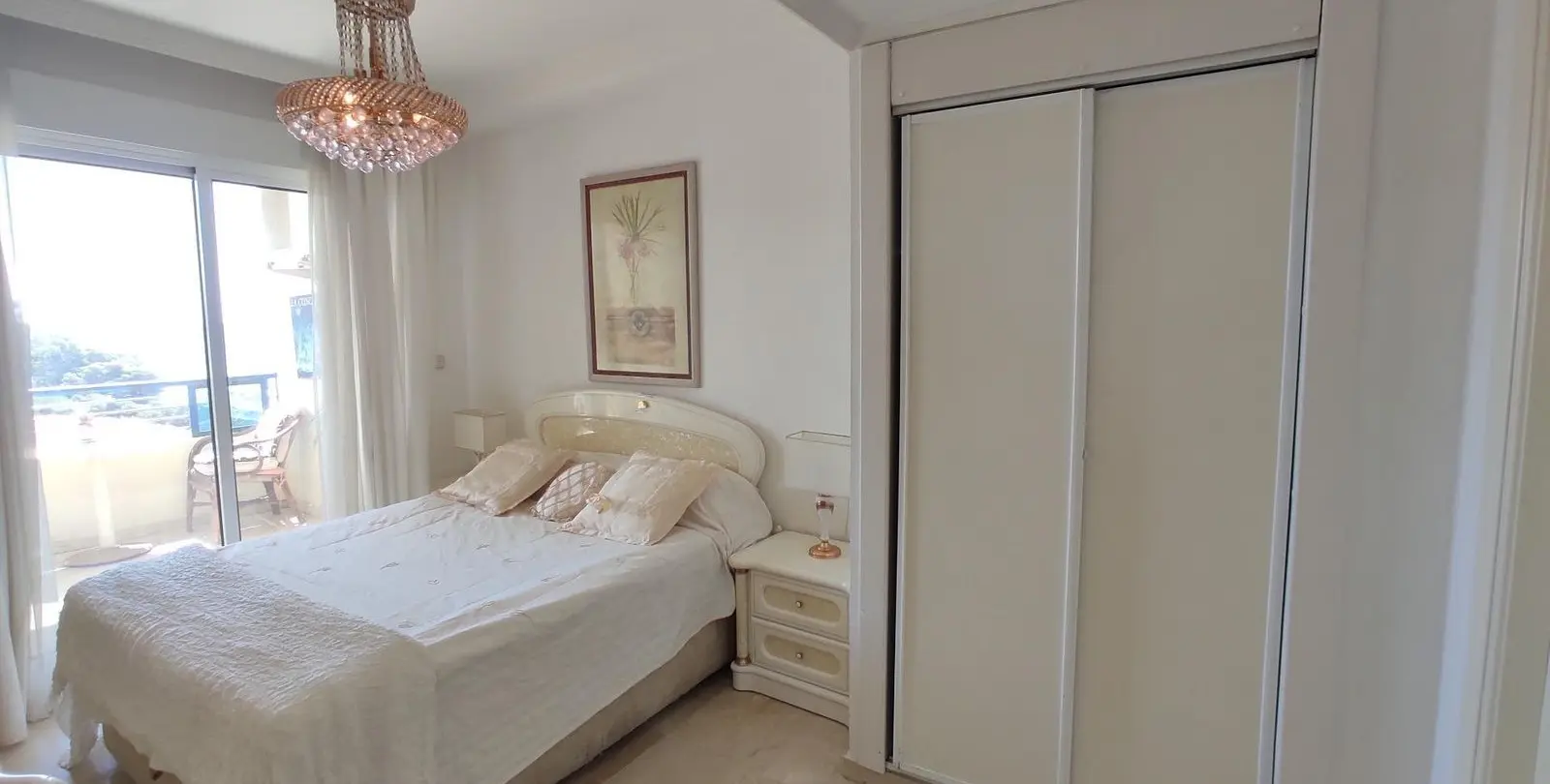 Venta de apartamento en planta media en Marbella 2