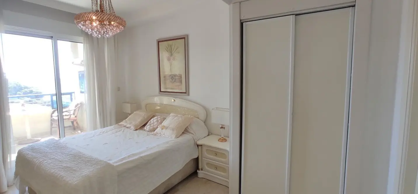 Sale of middle floor apartment in Marbella 1