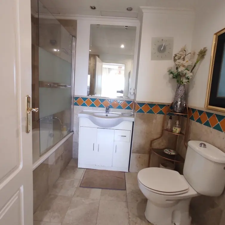Sale of middle floor apartment in Marbella