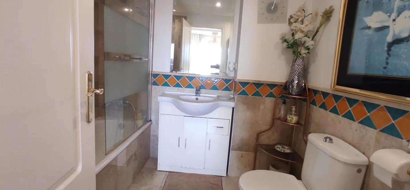 Sale of middle floor apartment in Marbella 3