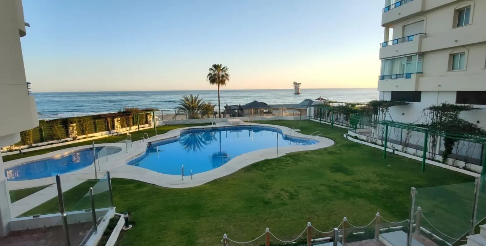 Venta de apartamento en planta media en Marbella 8