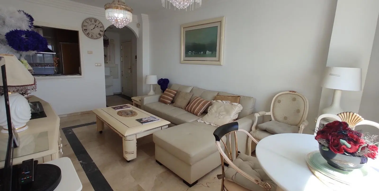 Venta de apartamento en planta media en Marbella 13