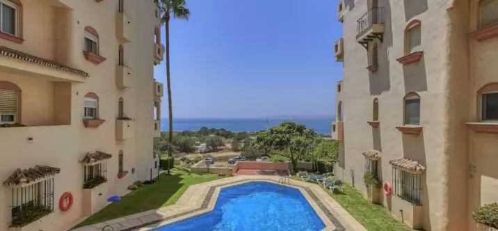 Sale of ground floor apartment in Estepona 0