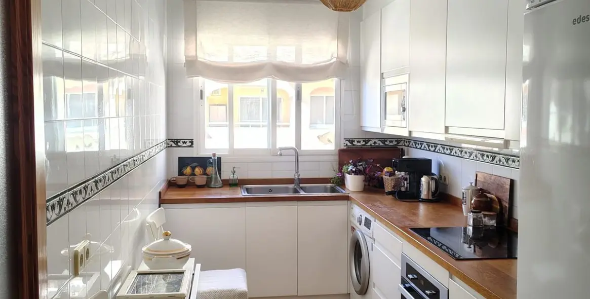 Sale of ground floor apartment in Estepona 11