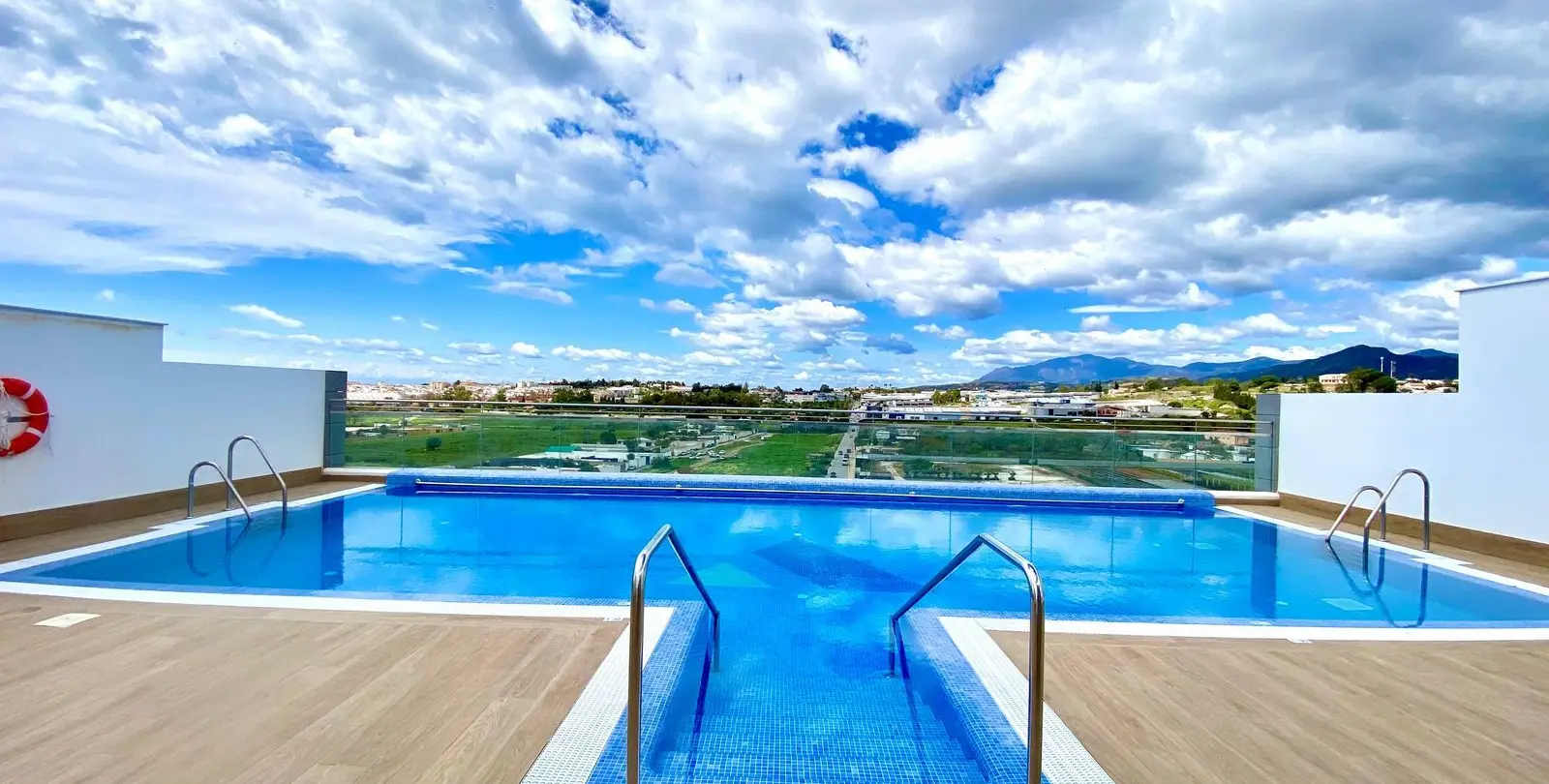 Sale of penthouse in Nueva Andalucía 14