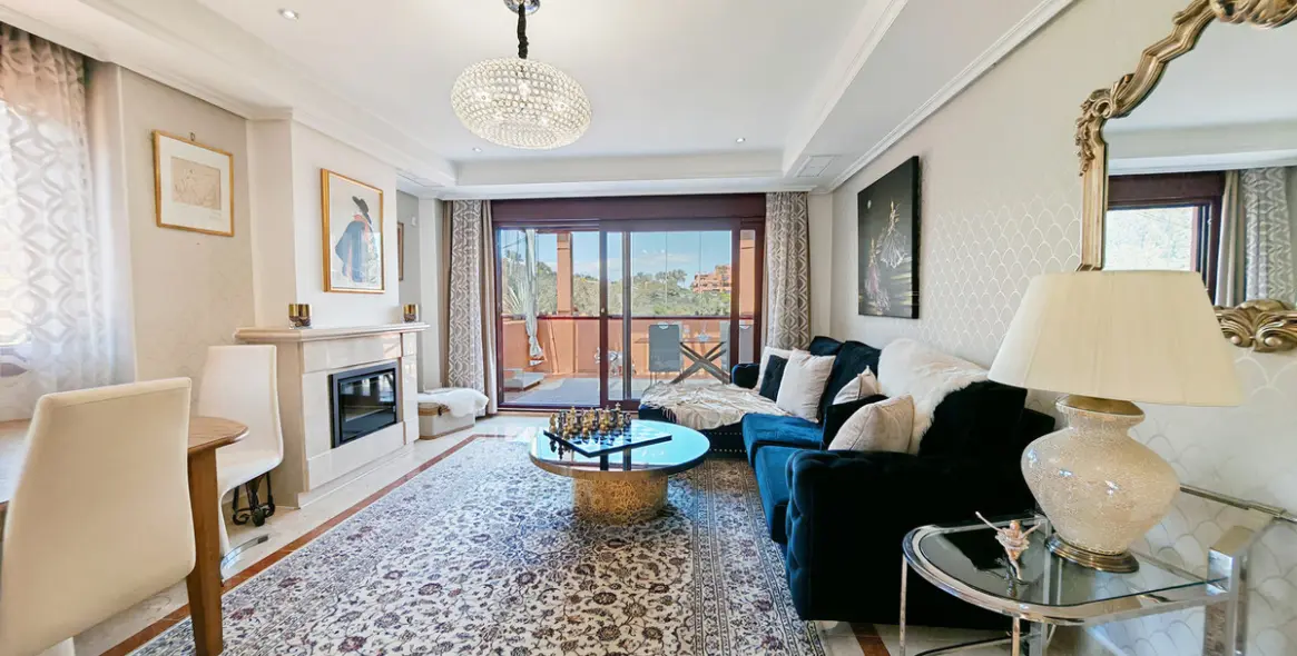 Sale of duplex in La Mairena 6