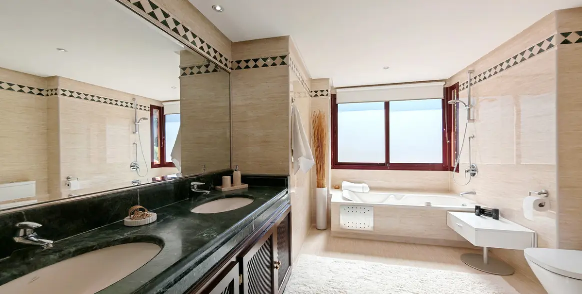 Sale of duplex in La Mairena 15