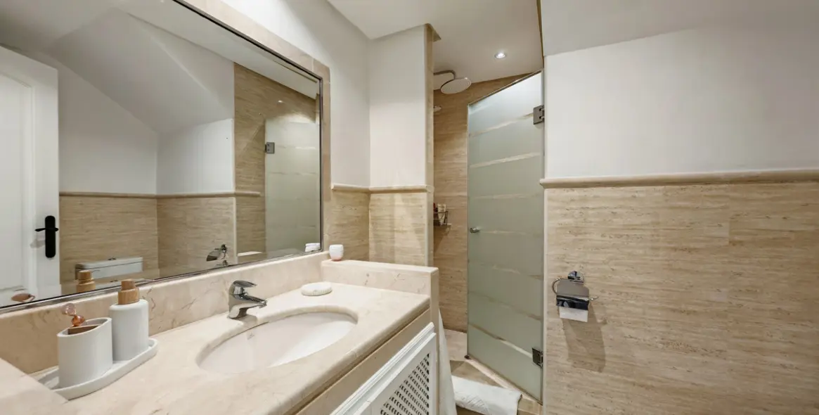 Sale of duplex in La Mairena 19